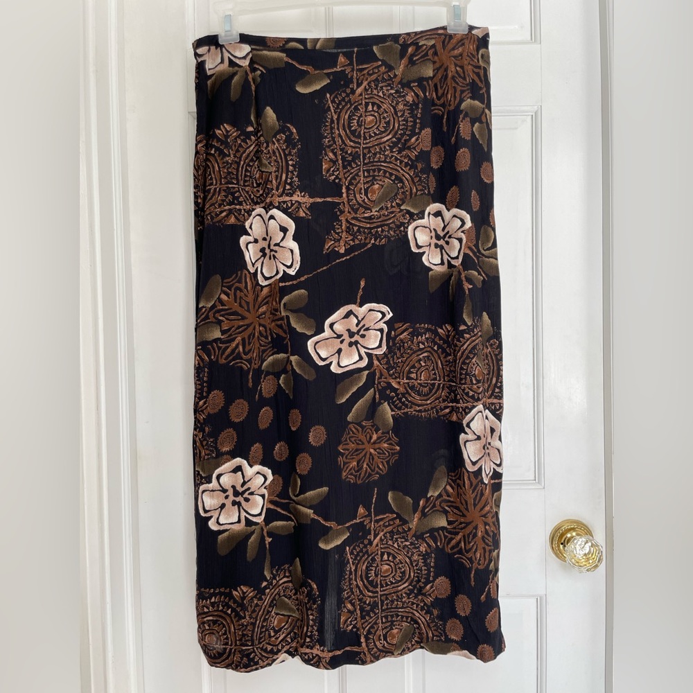 Black with sophisticated neutral designs, California Krush size XL crêpon skirt